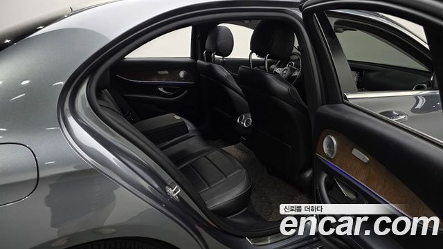 Mercedes-Benz E-Class (W213) E300 4MATIC Exclusive 2018 — фото 12