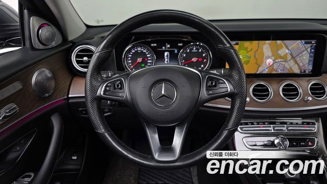 Mercedes-Benz E-Class (W213) E300 4MATIC Exclusive 2018 — фото 13