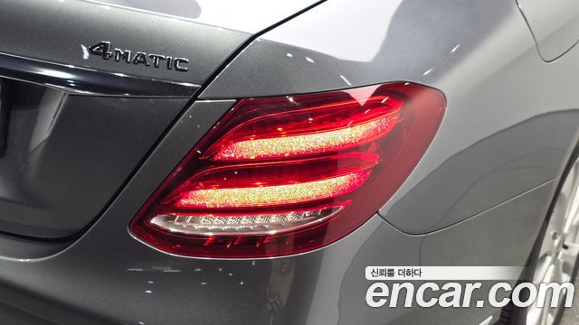 Mercedes-Benz E-Class (W213) E300 4MATIC Exclusive 2018 — фото 23