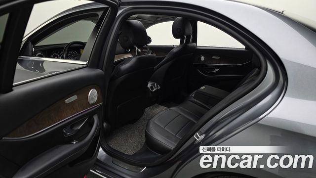 Mercedes-Benz E-Class (W213) E300 4MATIC Exclusive 2018 — фото 26