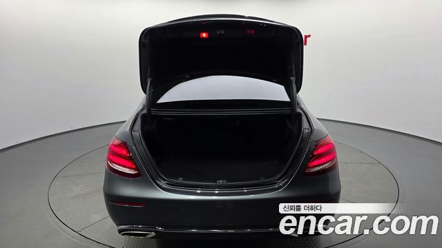 Mercedes-Benz E-Class (W213) E300 4MATIC Exclusive 2018 — фото 35