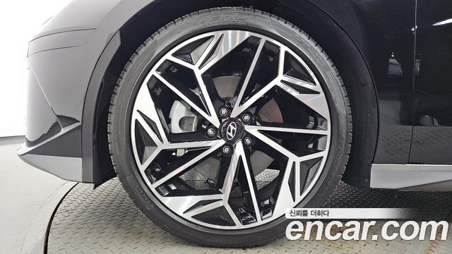 Hyundai Ioniq 6 Long Range Exclusive + 2023 — фото 5