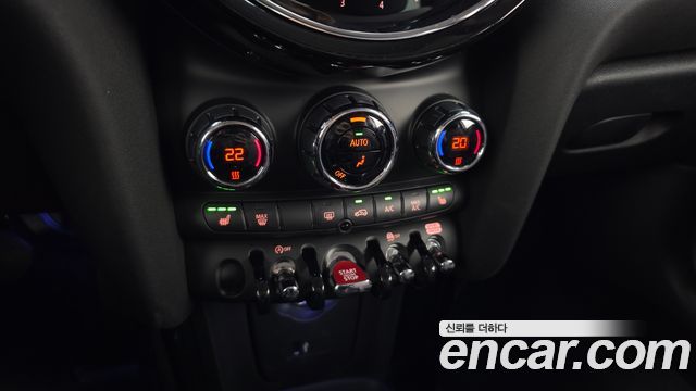 MINI Cooper Classic Third Generation 2024 — фото 17