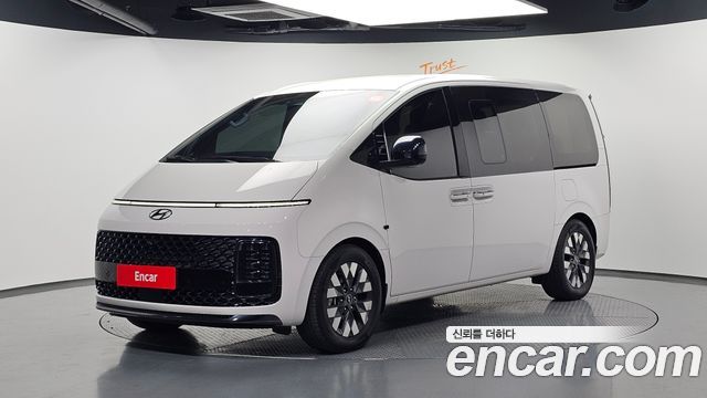 Hyundai Staria L3.5 Lounge 9-Seater Mobility 2023 — фото 1