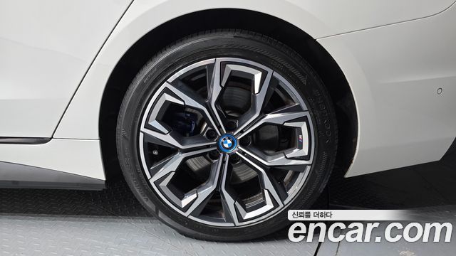 BMW i4 eDrive40 M Sports Pro 2024 — фото 21