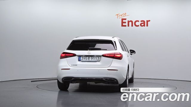 Mercedes-Benz A-Class (W177) A220 Hatchback 2024 — фото 4