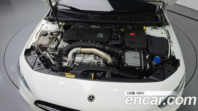 Mercedes-Benz A-Class (W177) A220 Hatchback 2024 — фото 6