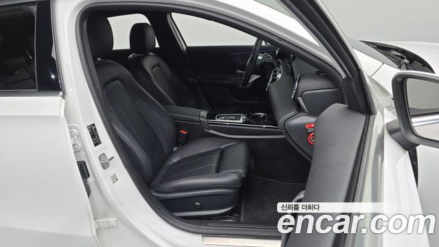 Mercedes-Benz A-Class (W177) A220 Hatchback 2024 — фото 26