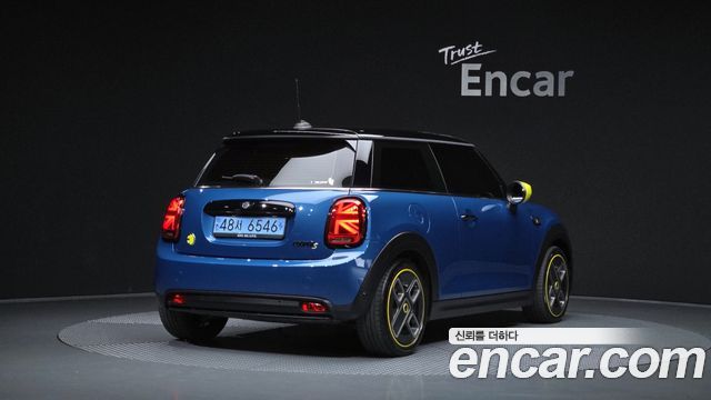 MINI Cooper Electric SE Electric 3rd 2024 — фото 2