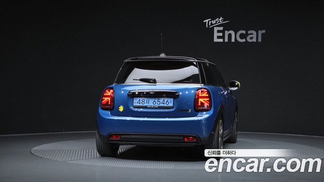 MINI Cooper Electric SE Electric 3rd 2024 — фото 4
