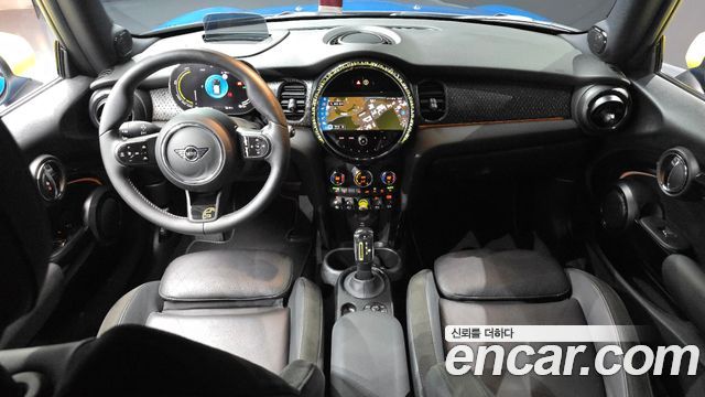 MINI Cooper Electric SE Electric 3rd 2024 — фото 7
