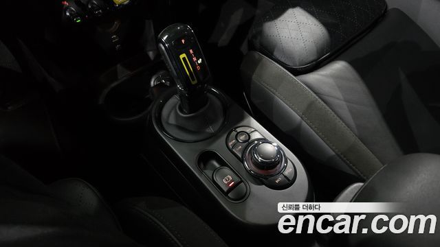 MINI Cooper Electric SE Electric 3rd 2024 — фото 9