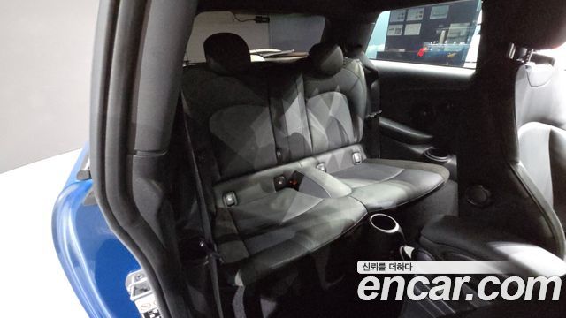 MINI Cooper Electric SE Electric 3rd 2024 — фото 11
