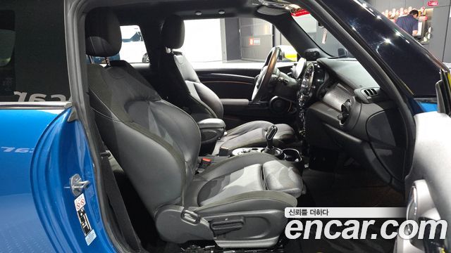 MINI Cooper Electric SE Electric 3rd 2024 — фото 12