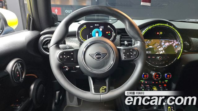 MINI Cooper Electric SE Electric 3rd 2024 — фото 13