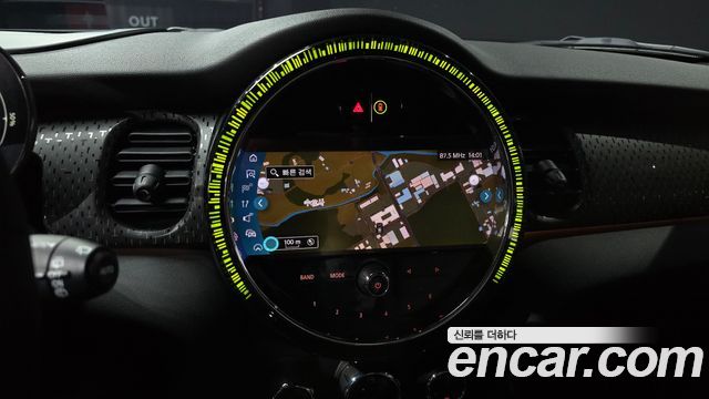 MINI Cooper Electric SE Electric 3rd 2024 — фото 16