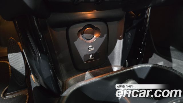 MINI Cooper Electric SE Electric 3rd 2024 — фото 18