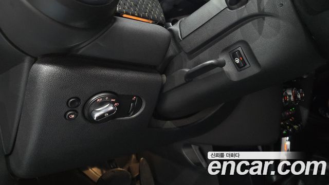 MINI Cooper Electric SE Electric 3rd 2024 — фото 20
