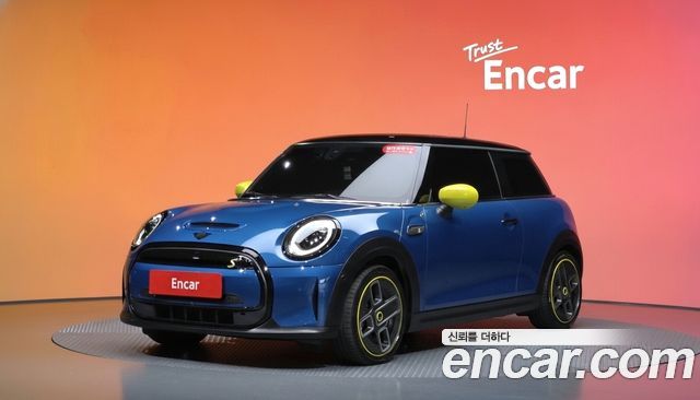 MINI Cooper Electric SE Electric 3rd 2024 — фото 1