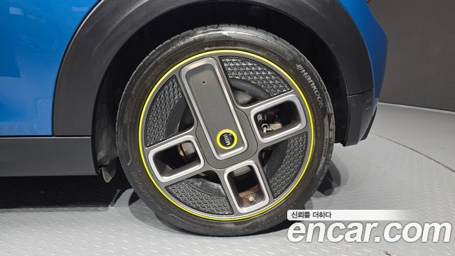 MINI Cooper Electric SE Electric 3rd 2024 — фото 21