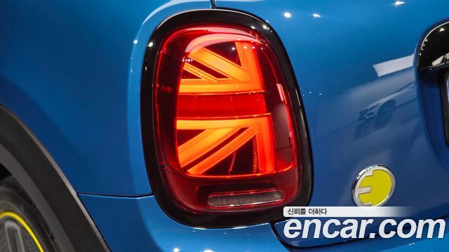 MINI Cooper Electric SE Electric 3rd 2024 — фото 23