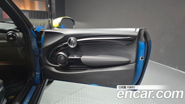 MINI Cooper Electric SE Electric 3rd 2024 — фото 25