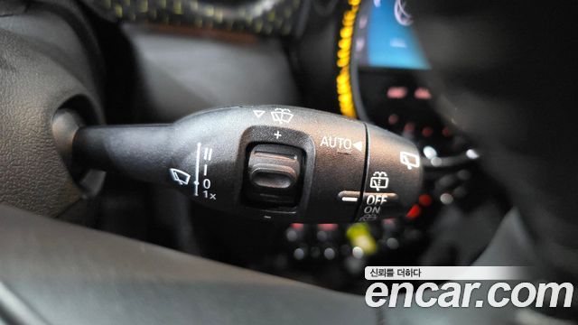 MINI Cooper Electric SE Electric 3rd 2024 — фото 30