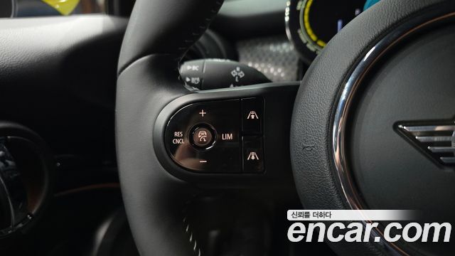 MINI Cooper Electric SE Electric 3rd 2024 — фото 31