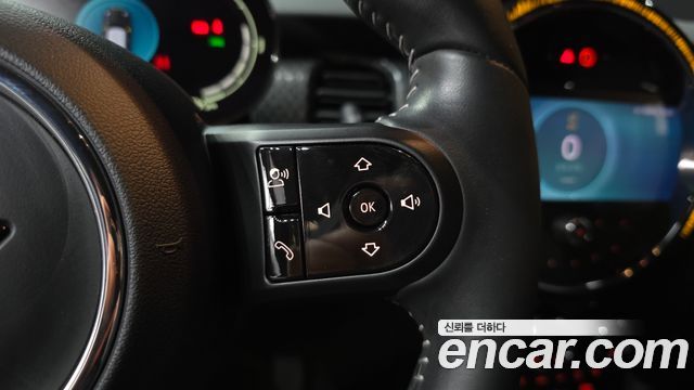 MINI Cooper Electric SE Electric 3rd 2024 — фото 32