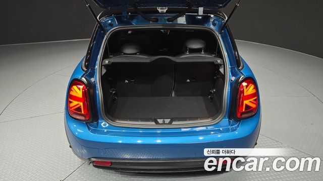 MINI Cooper Electric SE Electric 3rd 2024 — фото 34
