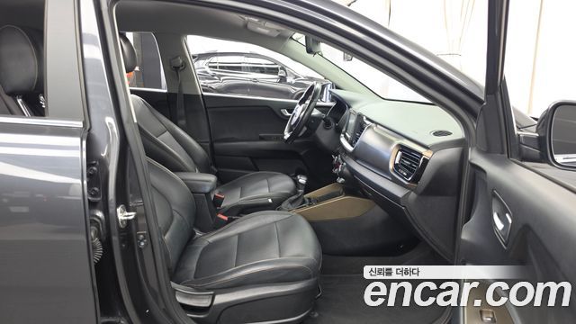 Kia Stonic Diesel 1.6 Prestige 2018 — фото 11