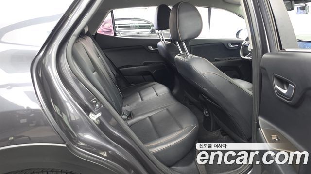 Kia Stonic Diesel 1.6 Prestige 2018 — фото 12