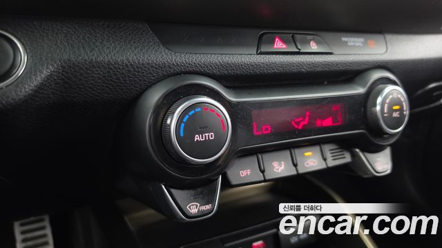 Kia Stonic Diesel 1.6 Prestige 2018 — фото 19