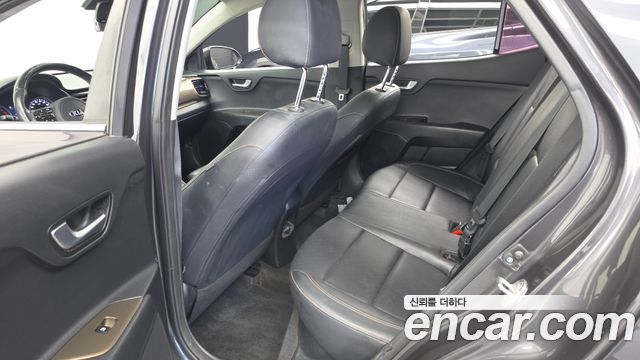 Kia Stonic Diesel 1.6 Prestige 2018 — фото 26