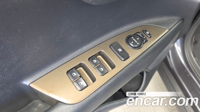 Kia Stonic Diesel 1.6 Prestige 2018 — фото 28