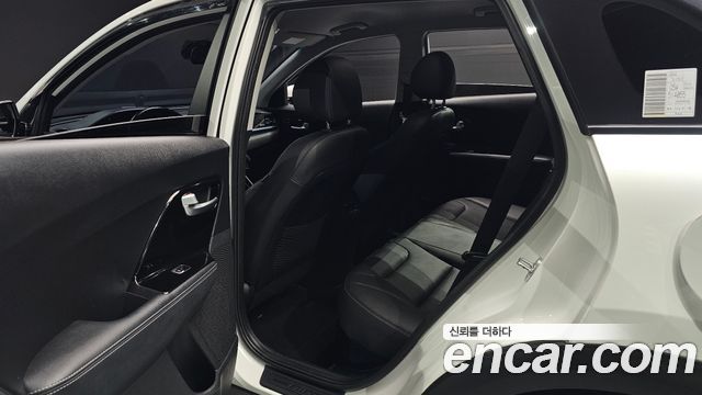 Kia Niro 1.6 HEV Prestige 2022 — фото 12