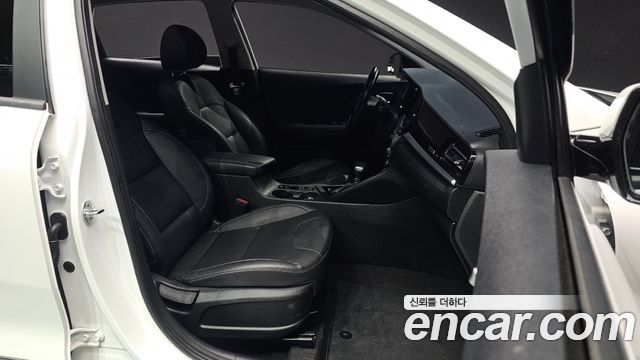 Kia Niro 1.6 HEV Prestige 2022 — фото 26