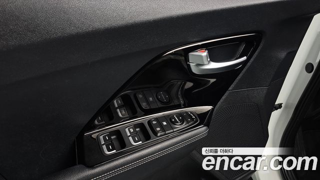 Kia Niro 1.6 HEV Prestige 2022 — фото 33