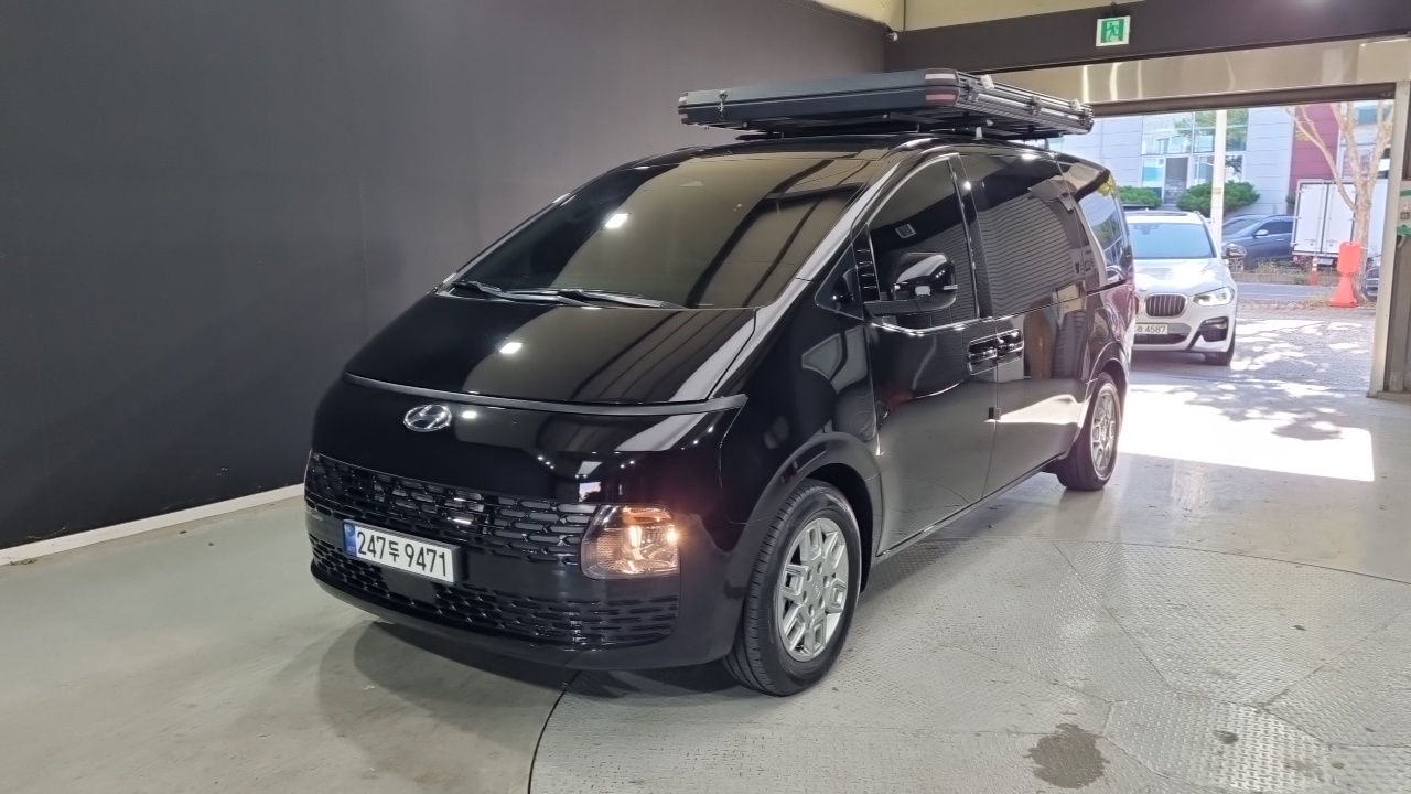 Hyundai Staria Tourer 9-Seater Modern 2023 — фото 1