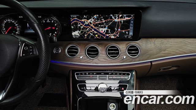 Mercedes-Benz E-Class (W213) E300 4MATIC Exclusive Standard 2018 — фото 18