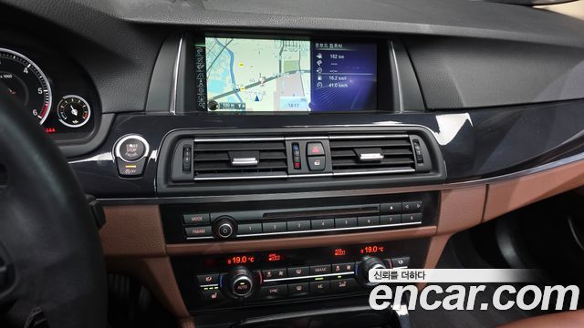 BMW 5 Series (F10) 520d xDrive 2014 — фото 14