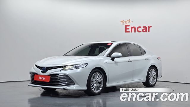 Toyota Camry (XV70) 2.5 XLE Hybrid 2020 — фото 1