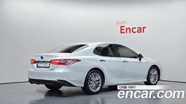 Toyota Camry (XV70) 2.5 XLE Hybrid 2020 — фото 2