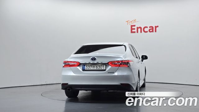 Toyota Camry (XV70) 2.5 XLE Hybrid 2020 — фото 4