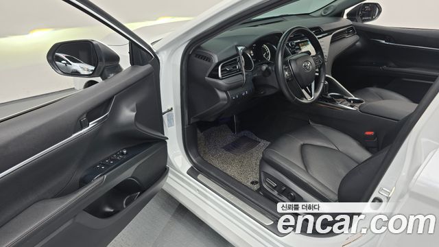 Toyota Camry (XV70) 2.5 XLE Hybrid 2020 — фото 10