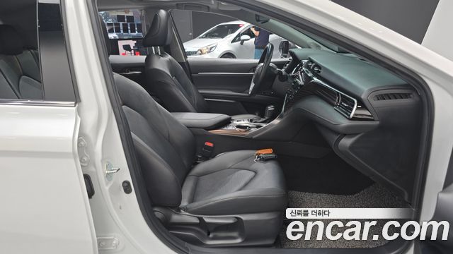 Toyota Camry (XV70) 2.5 XLE Hybrid 2020 — фото 11