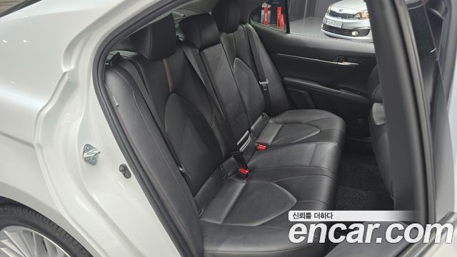 Toyota Camry (XV70) 2.5 XLE Hybrid 2020 — фото 12