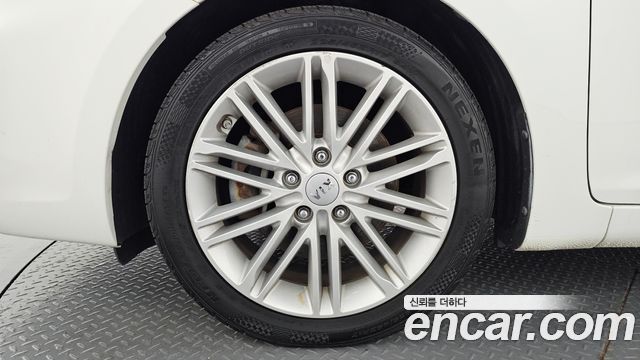 Kia Carens 2.0 LPI Prestige 2017 — фото 5
