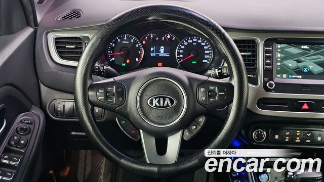 Kia Carens 2.0 LPI Prestige 2017 — фото 13
