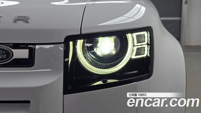 Land Rover Defender (L663) 110 D300 HSE 2023 — фото 22